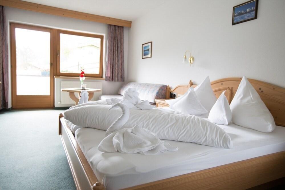 Hotel Hoehlenstein Тукс Екстер'єр фото